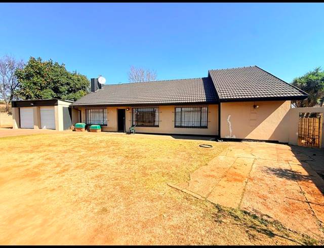 3 BEDROOM HOUSE FOR SALE IN CRESSLAWN